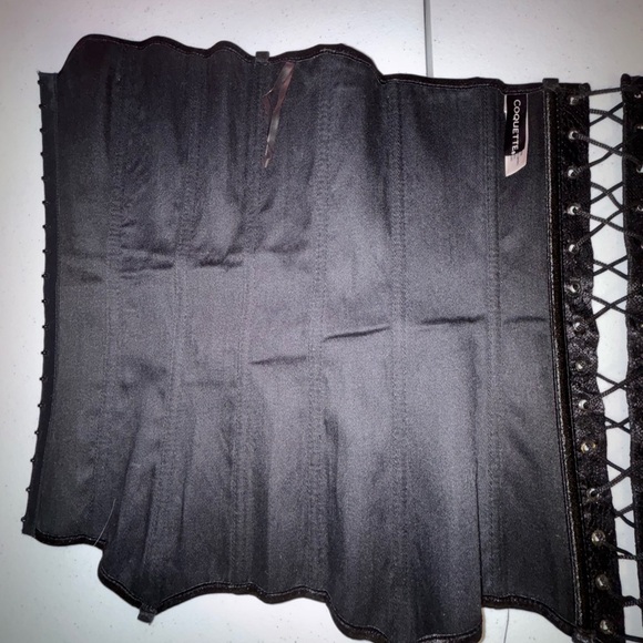 Elegant Black Corset Shapewear - Picture 5 of 8